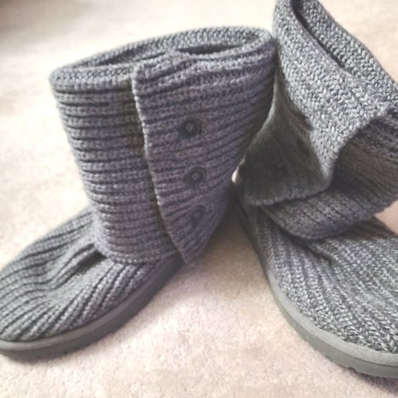 Gray women's UGG Australia warm winter boots Size 7 or 8 - Picture 2 of 4